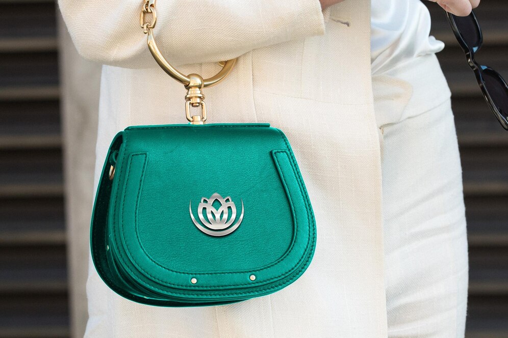 woman-handbag-mockup_1038029-1460